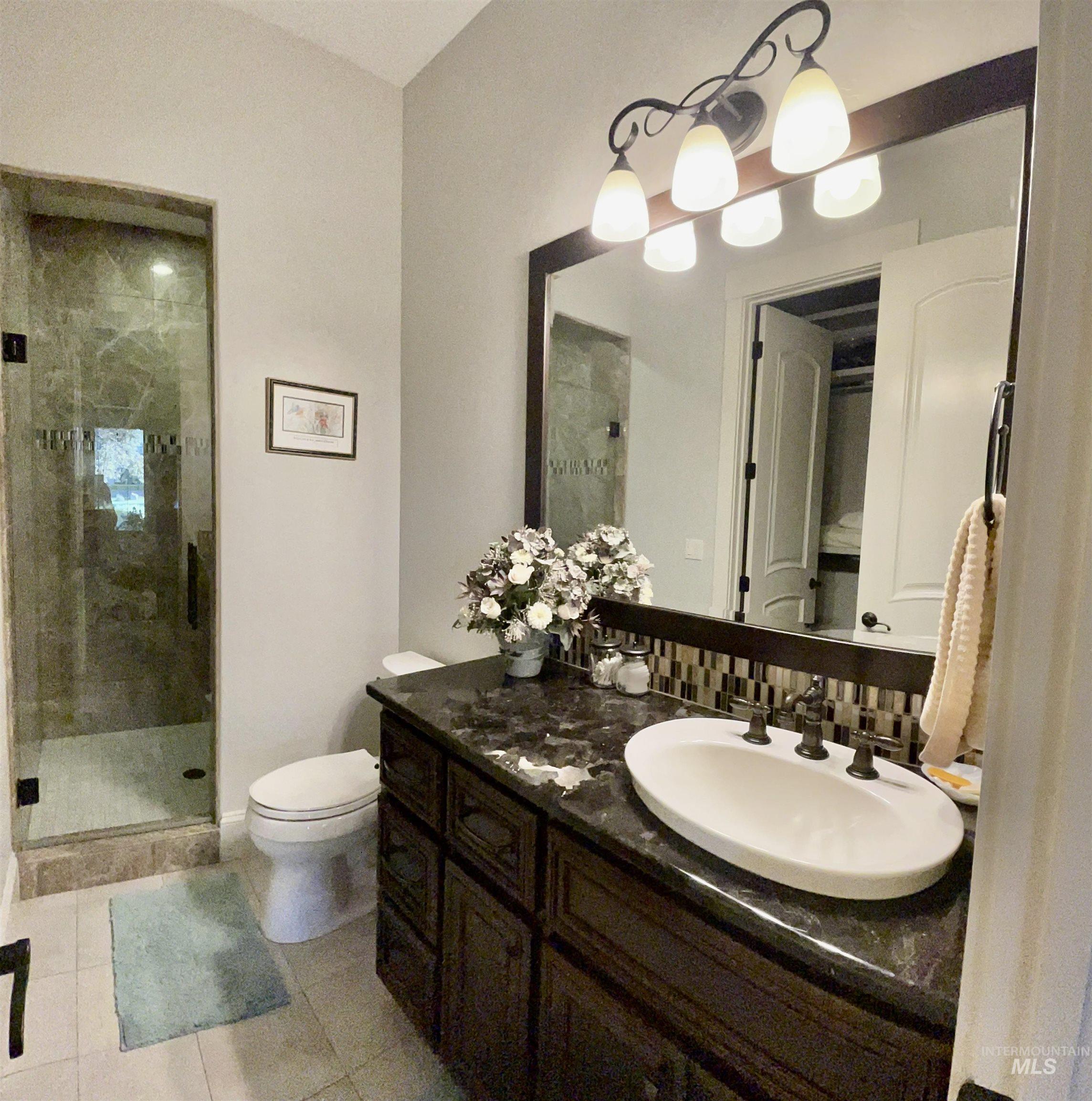 916 W Sherington Drive