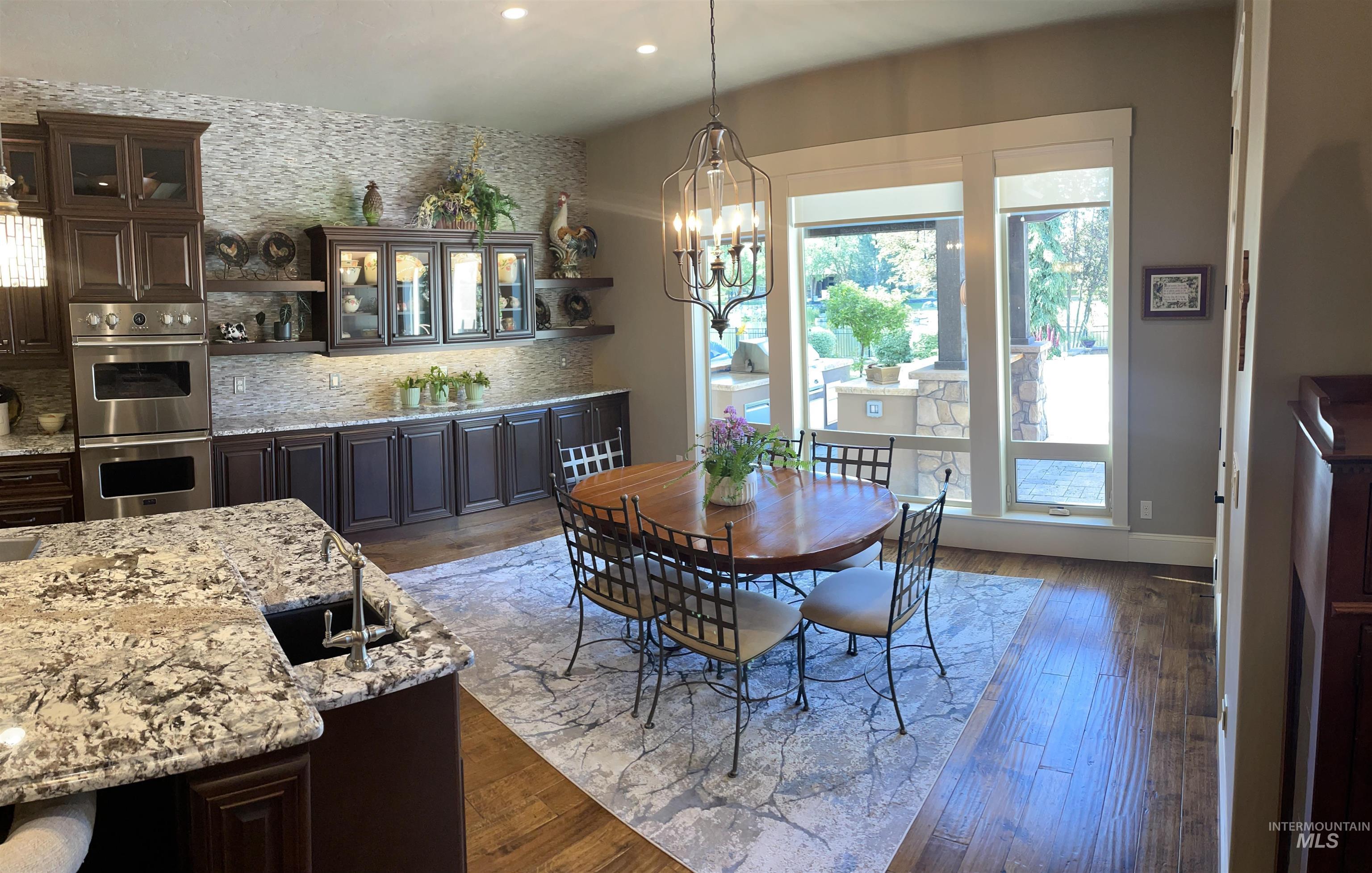 916 W Sherington Drive