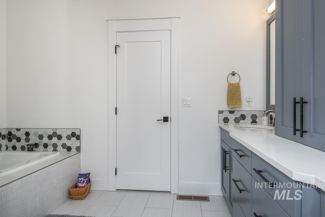 1831 N Racing Water Place