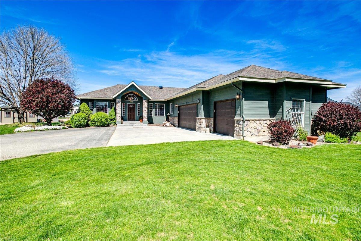 1910 W Campo Lane