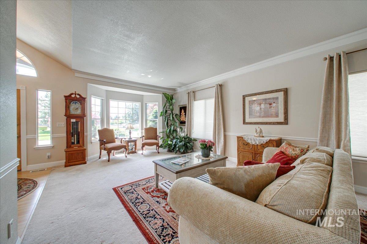 1910 W Campo Lane