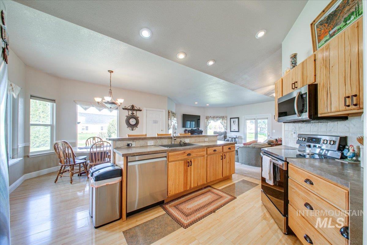 1910 W Campo Lane