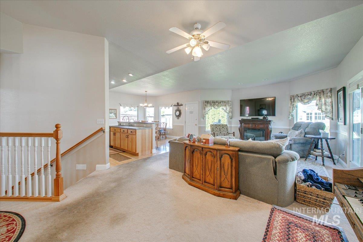 1910 W Campo Lane