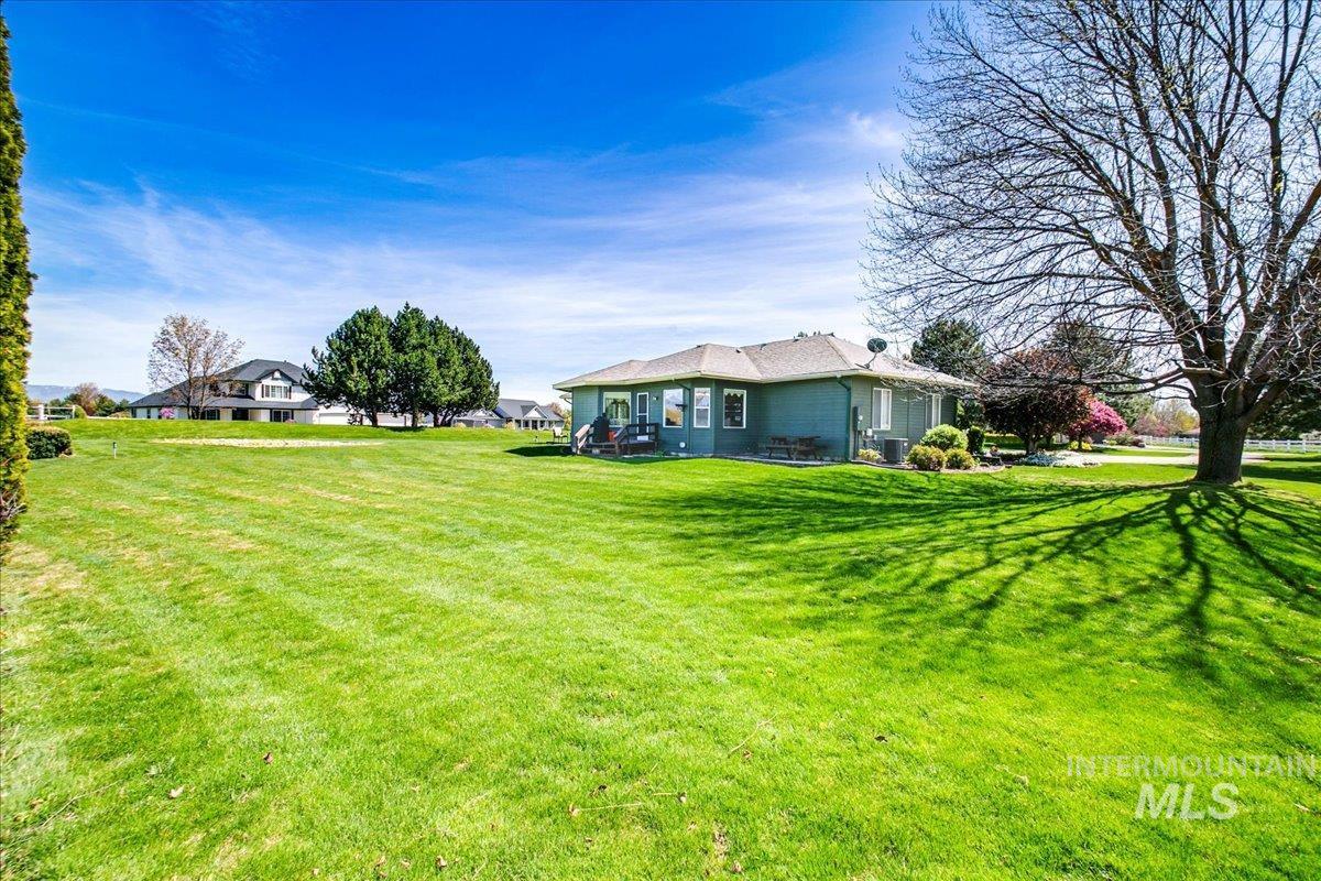 1910 W Campo Lane