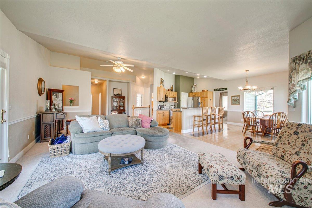 1910 W Campo Lane
