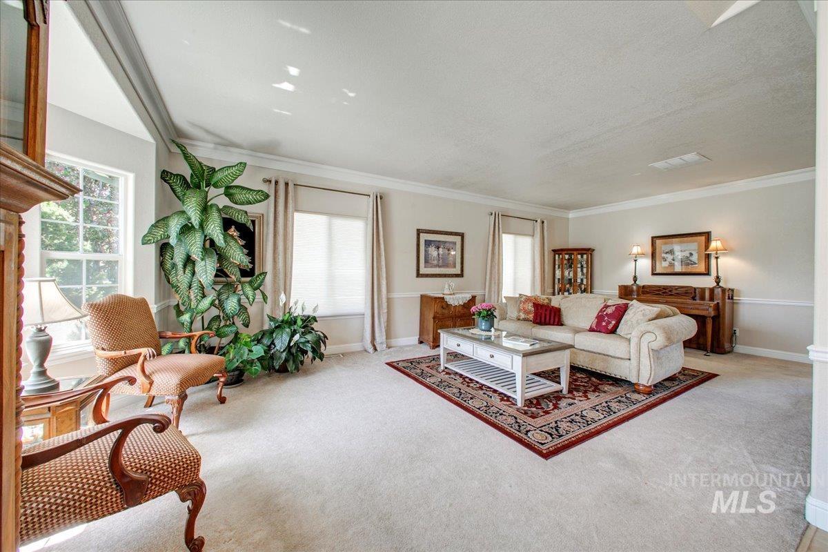 1910 W Campo Lane