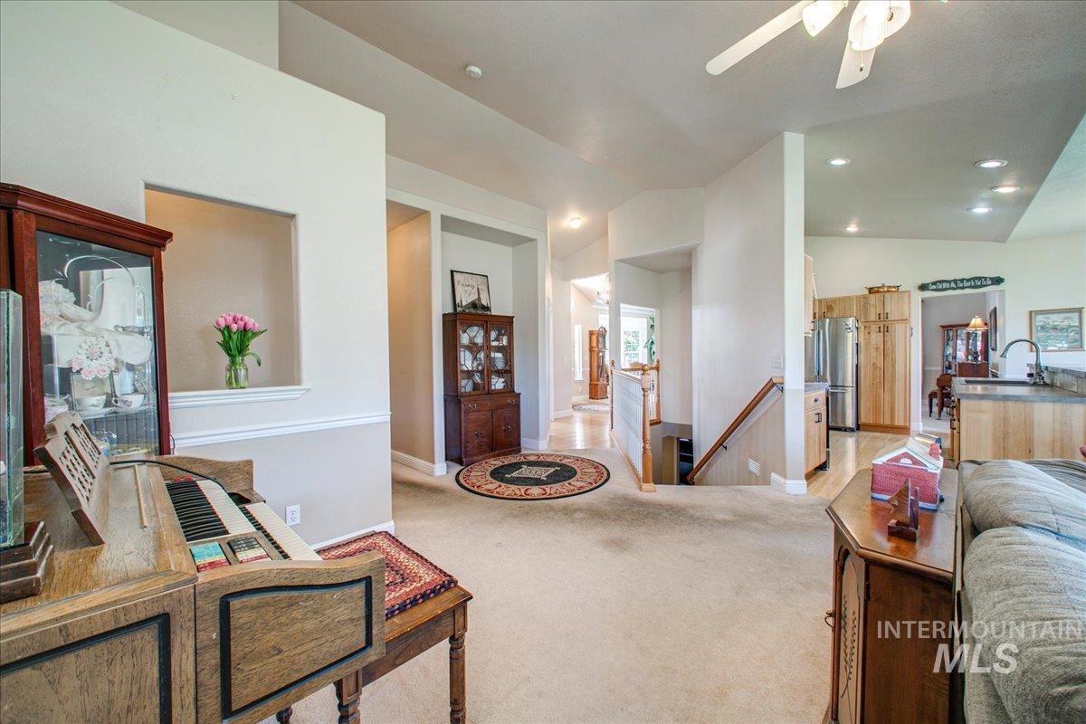 1910 W Campo Lane