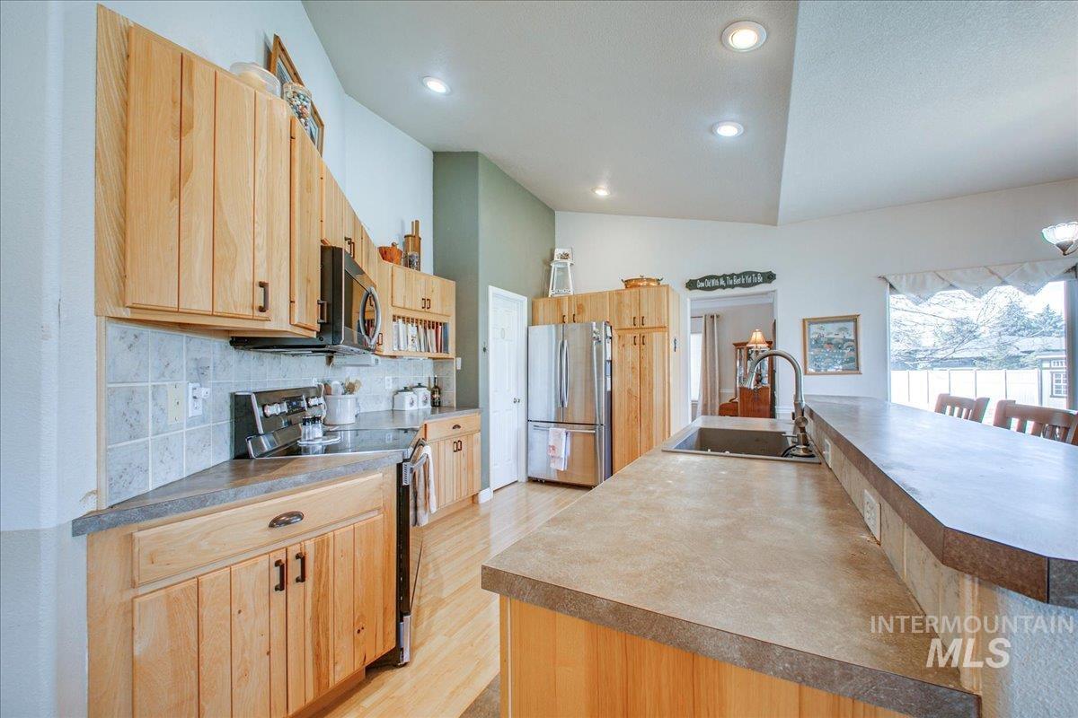 1910 W Campo Lane