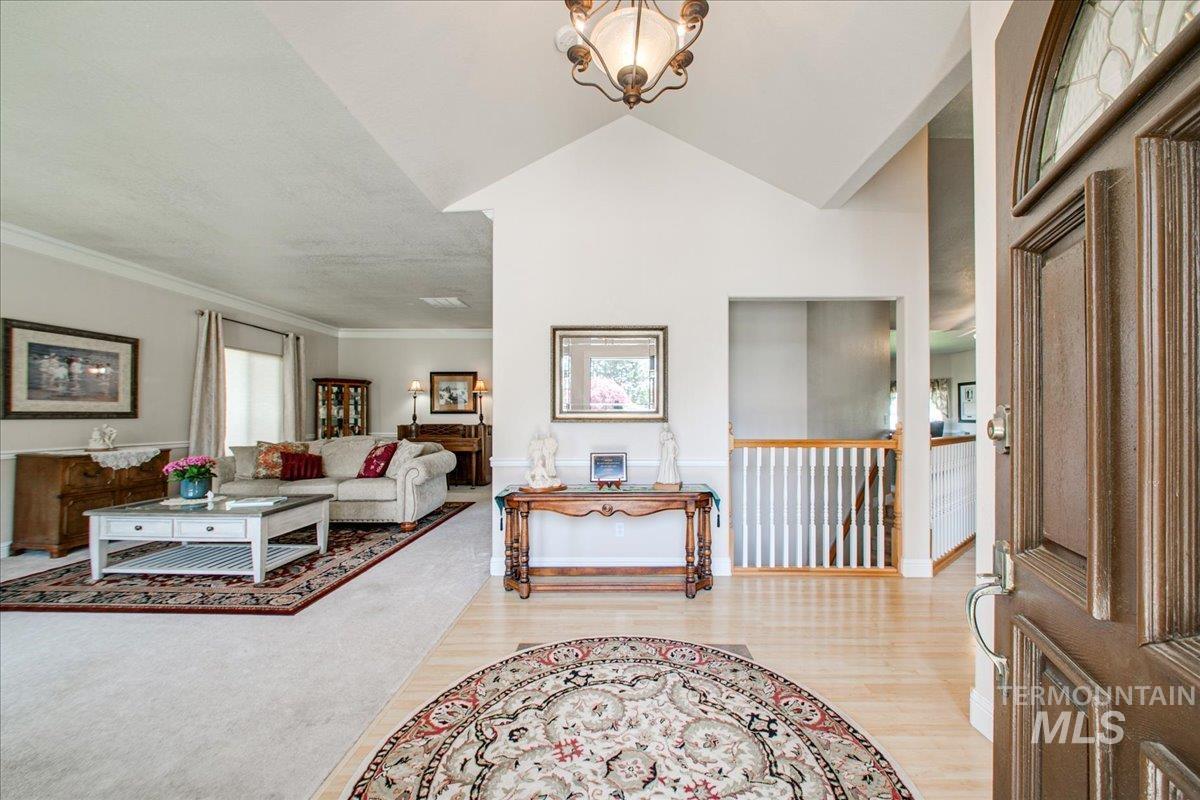 1910 W Campo Lane