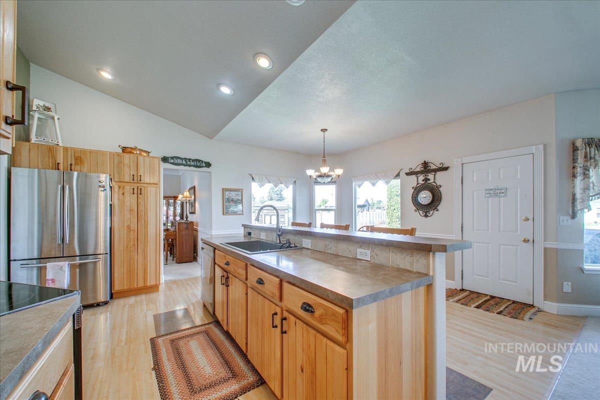 1910 W Campo Lane