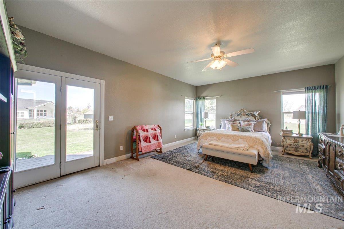 1910 W Campo Lane