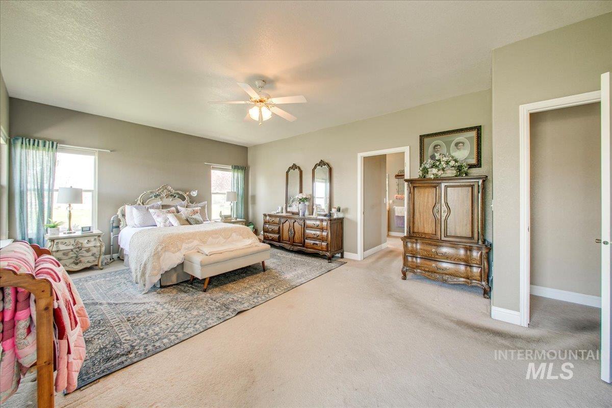 1910 W Campo Lane