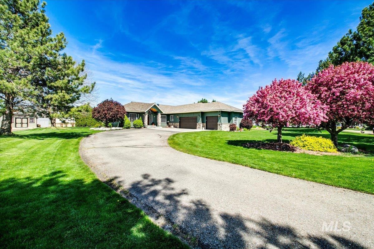 1910 W Campo Lane