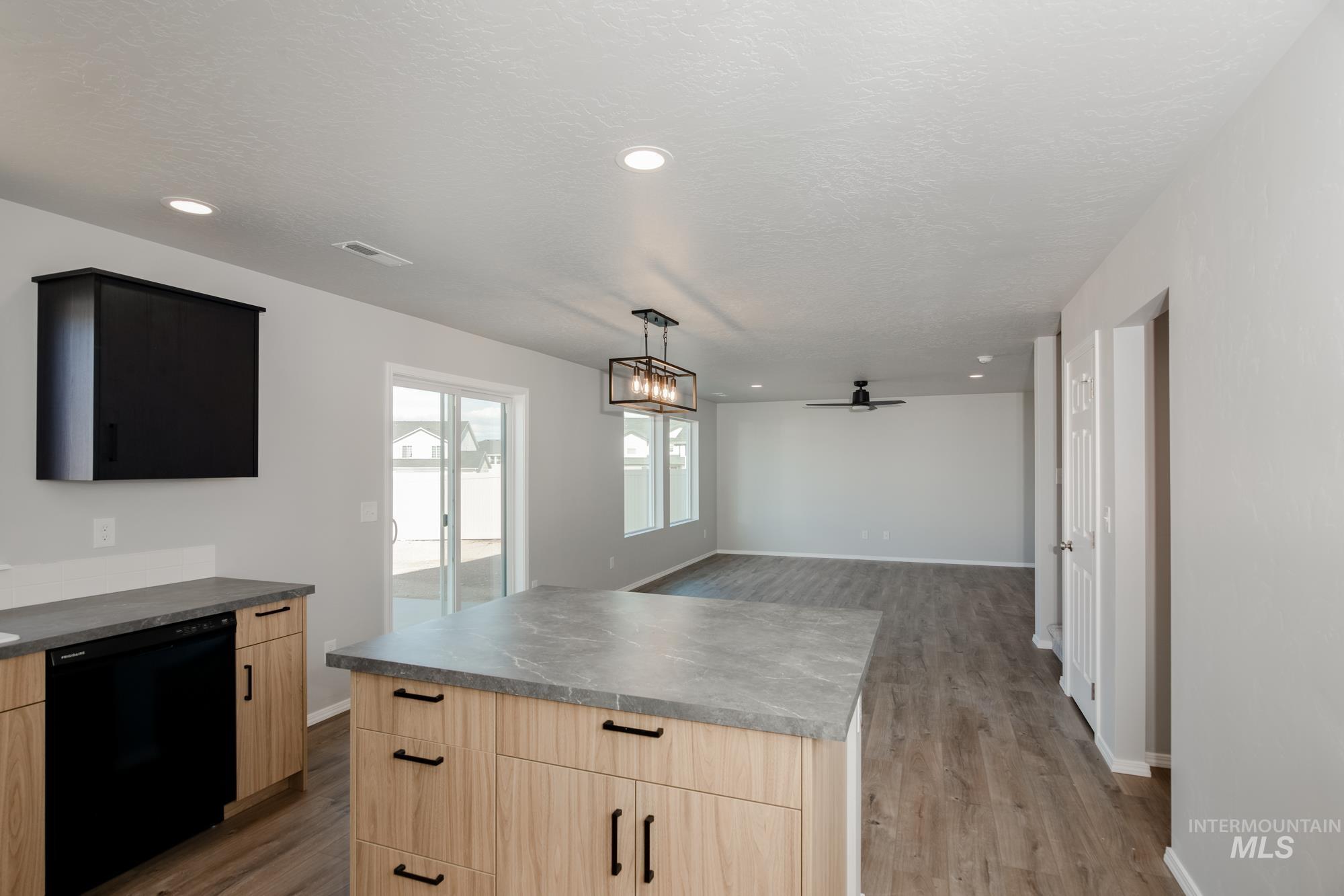 4118 E White Plains St