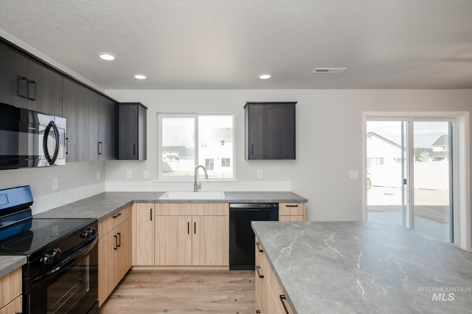 4118 E White Plains St