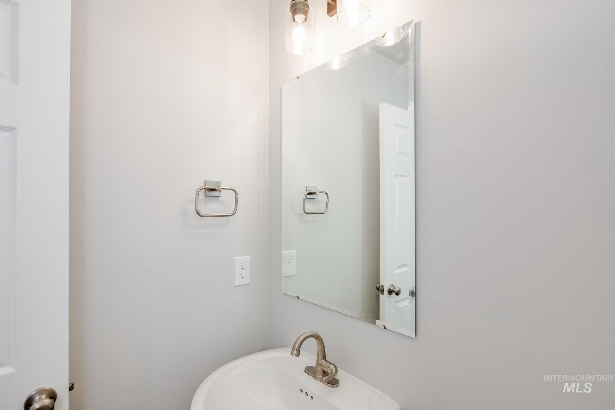 4118 E White Plains St