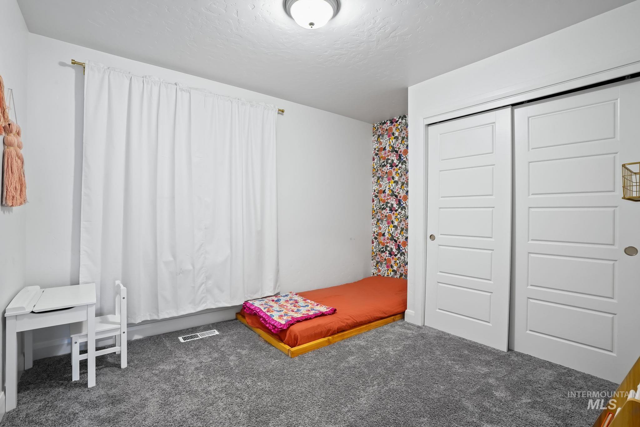 1178 E Imlay