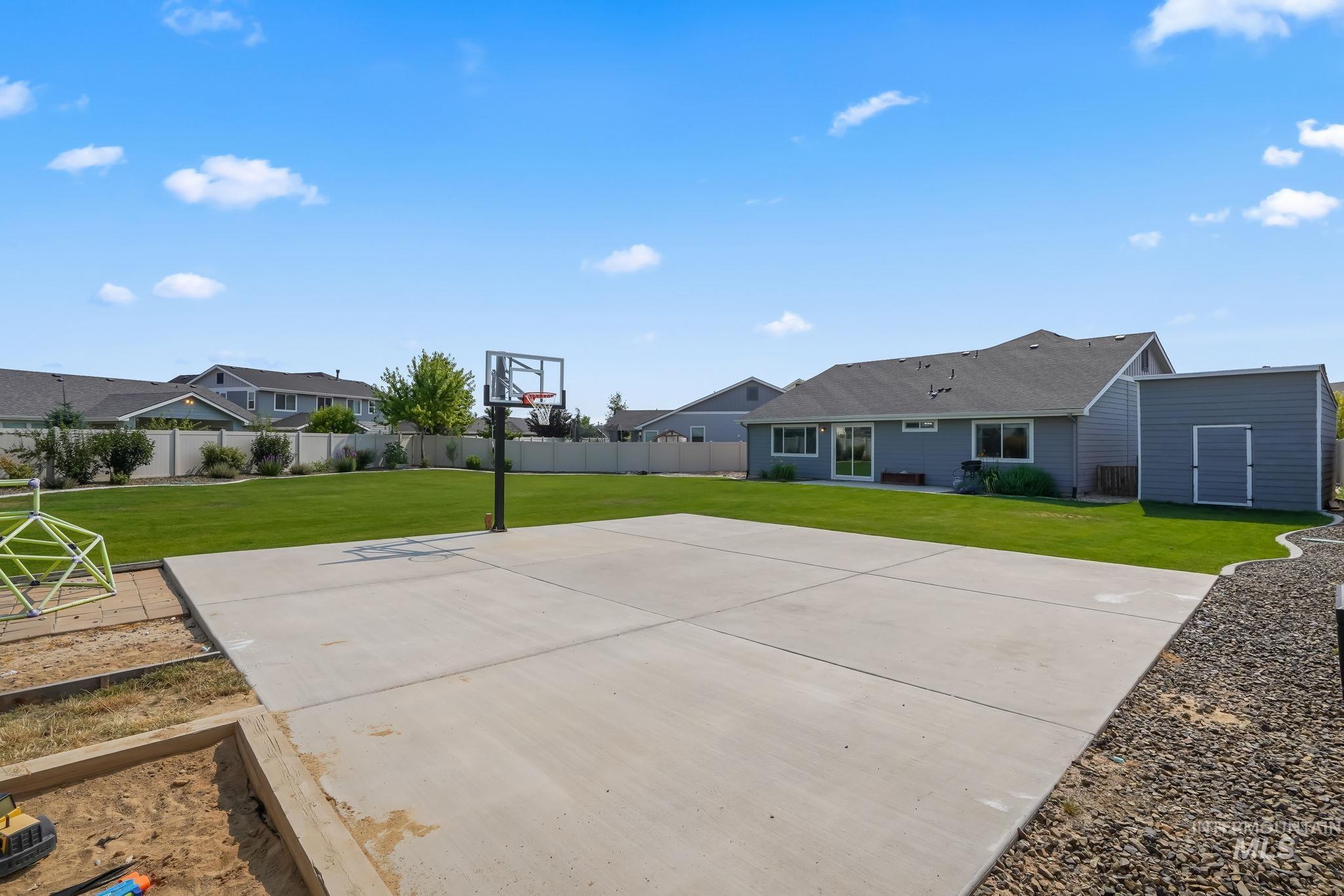 1178 E Imlay