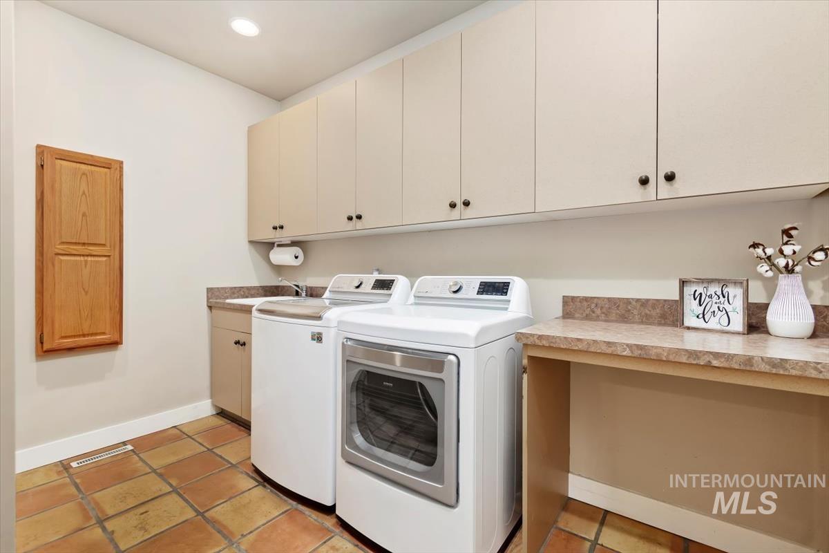 2497 E Brigantine Ct