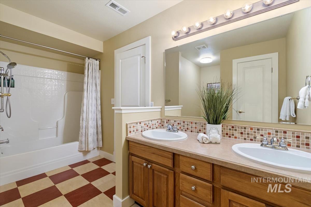 2497 E Brigantine Ct