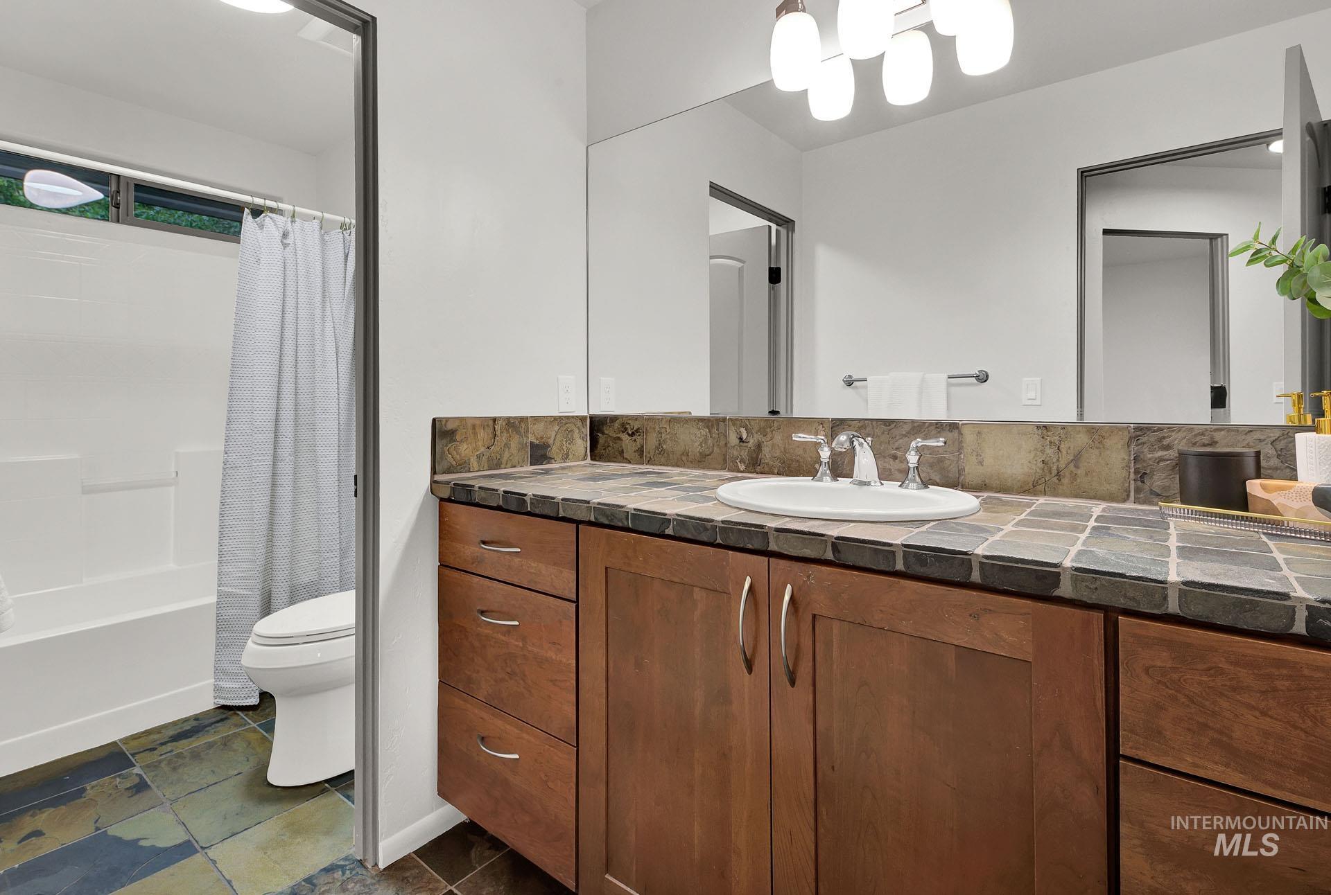 1683 S Stream Pointe Lane