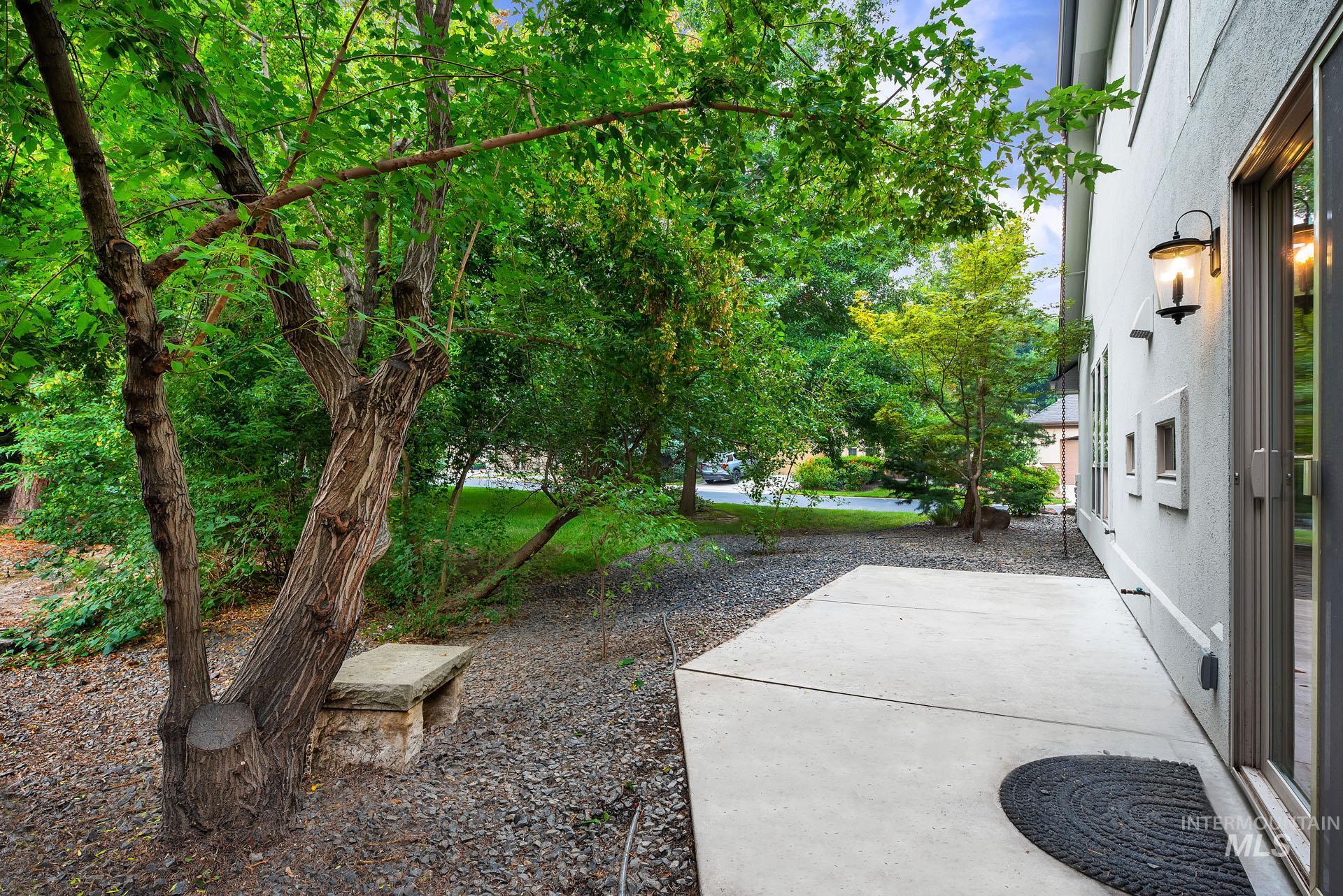 1683 S Stream Pointe Lane