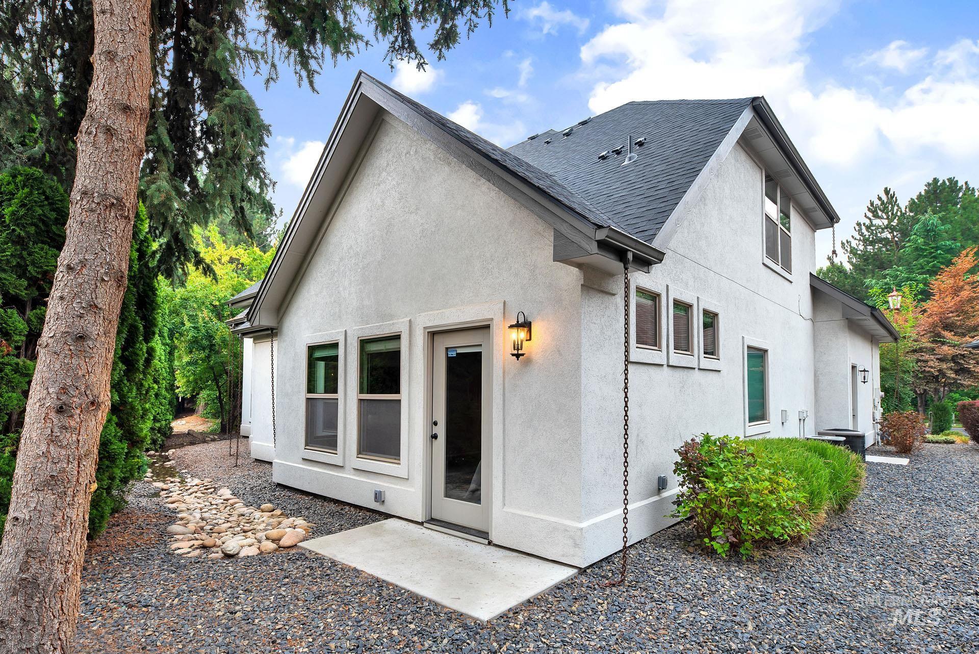 1683 S Stream Pointe Lane