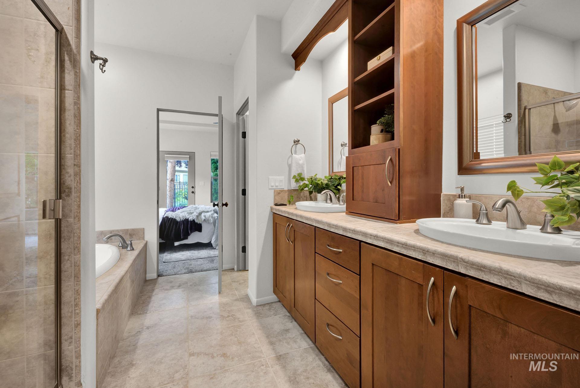 1683 S Stream Pointe Lane