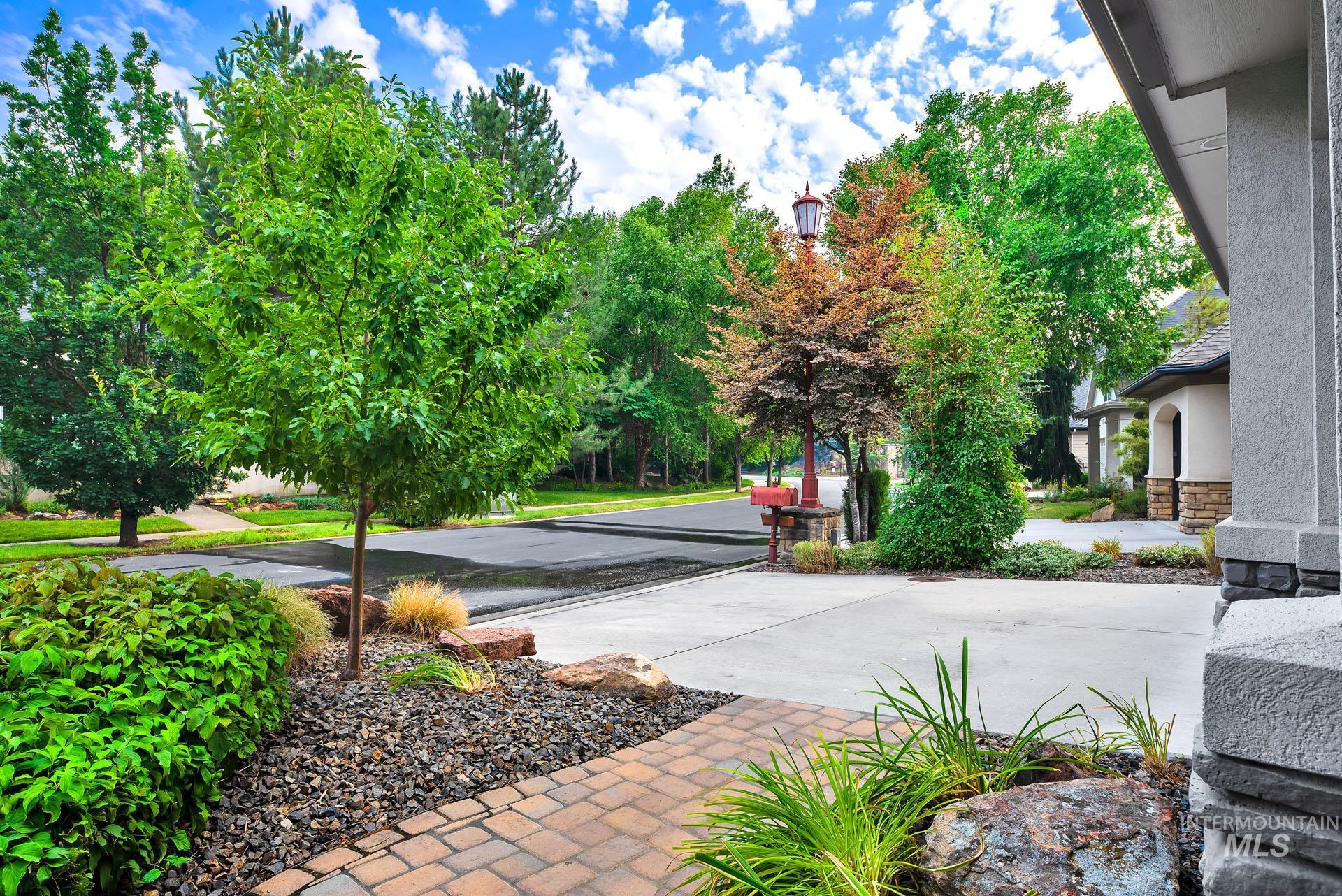 1683 S Stream Pointe Lane