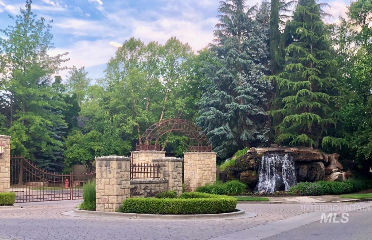 1683 S Stream Pointe Lane