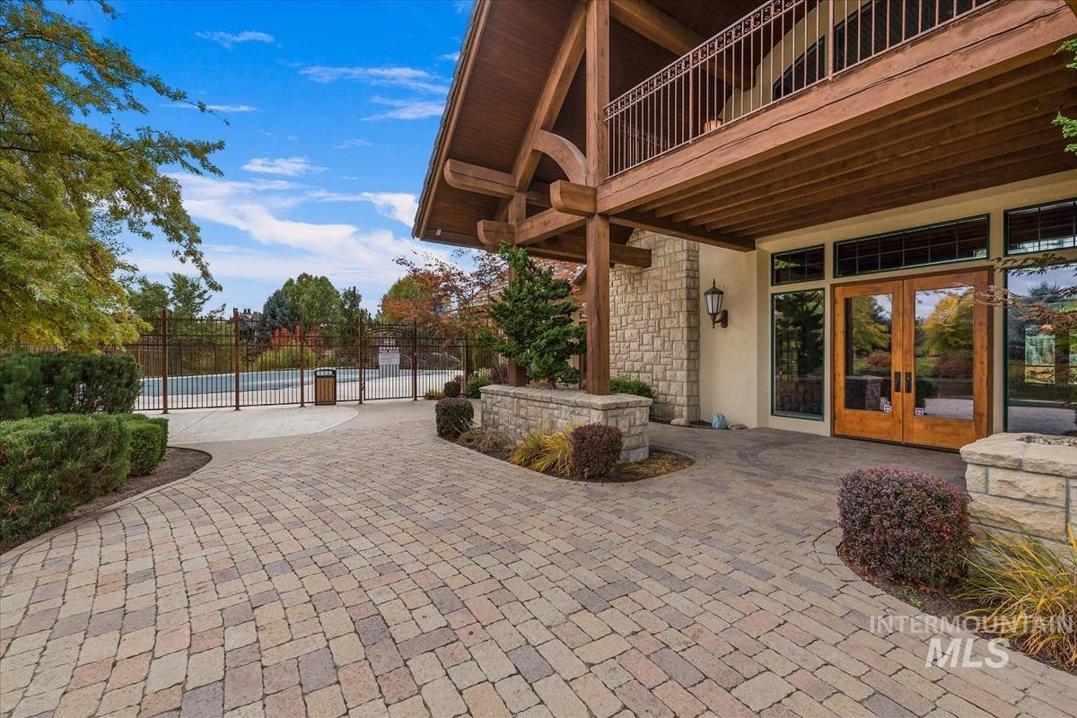 1683 S Stream Pointe Lane