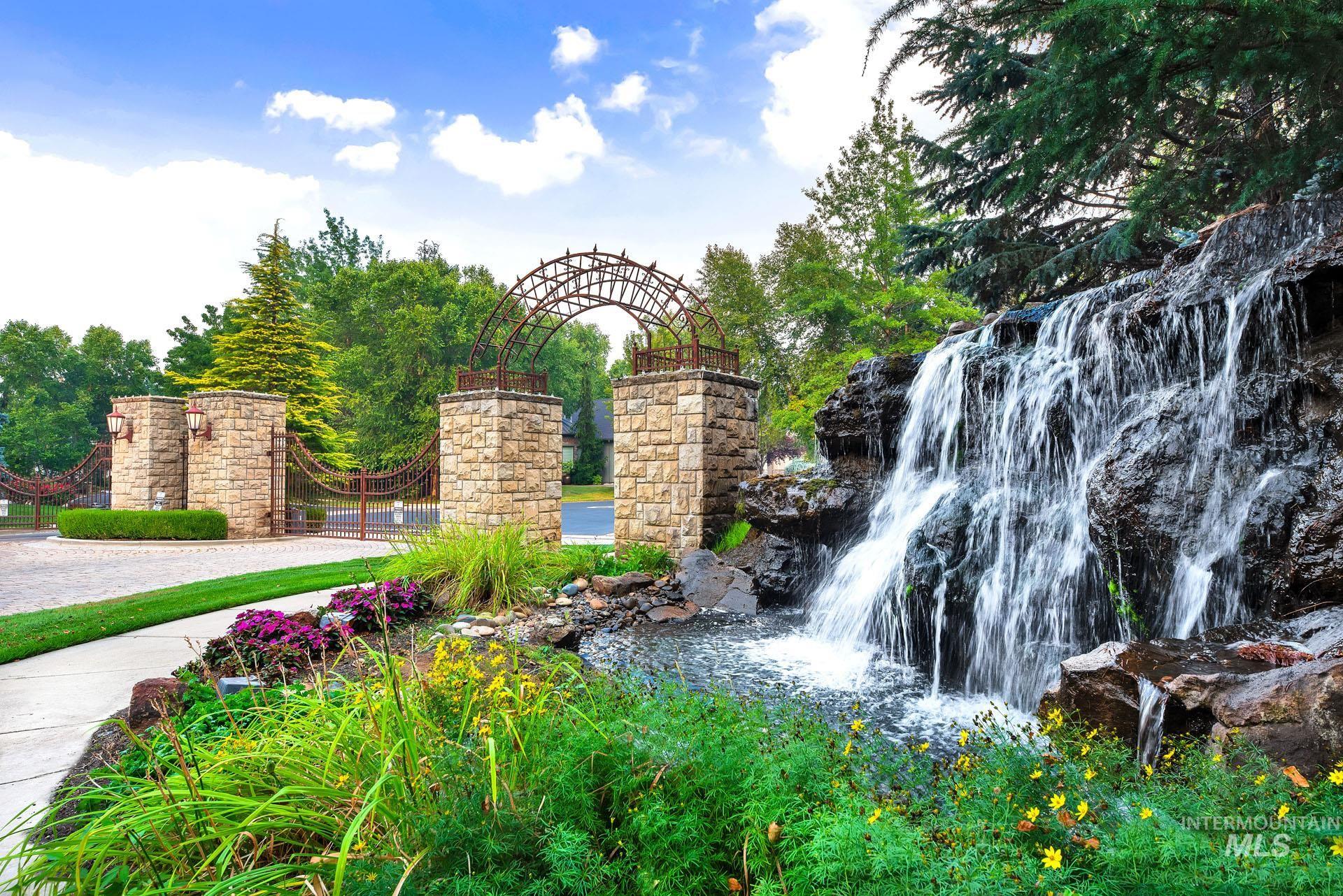 1683 S Stream Pointe Lane