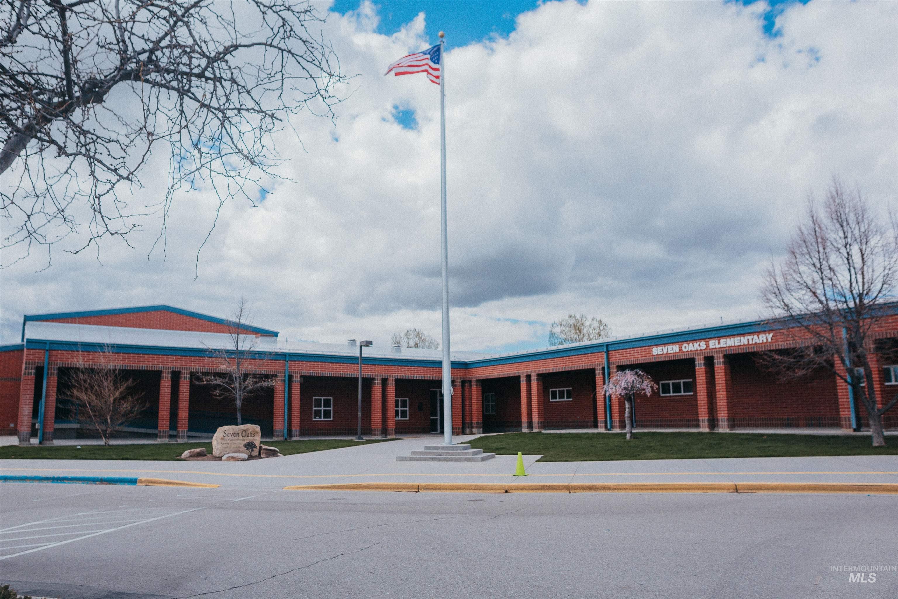 1546 N Prestwick Way