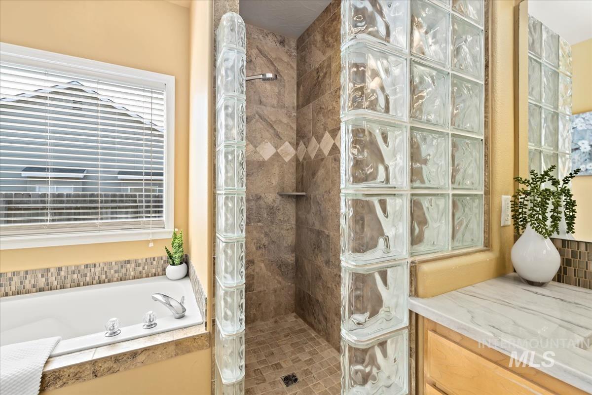 1546 N Prestwick Way