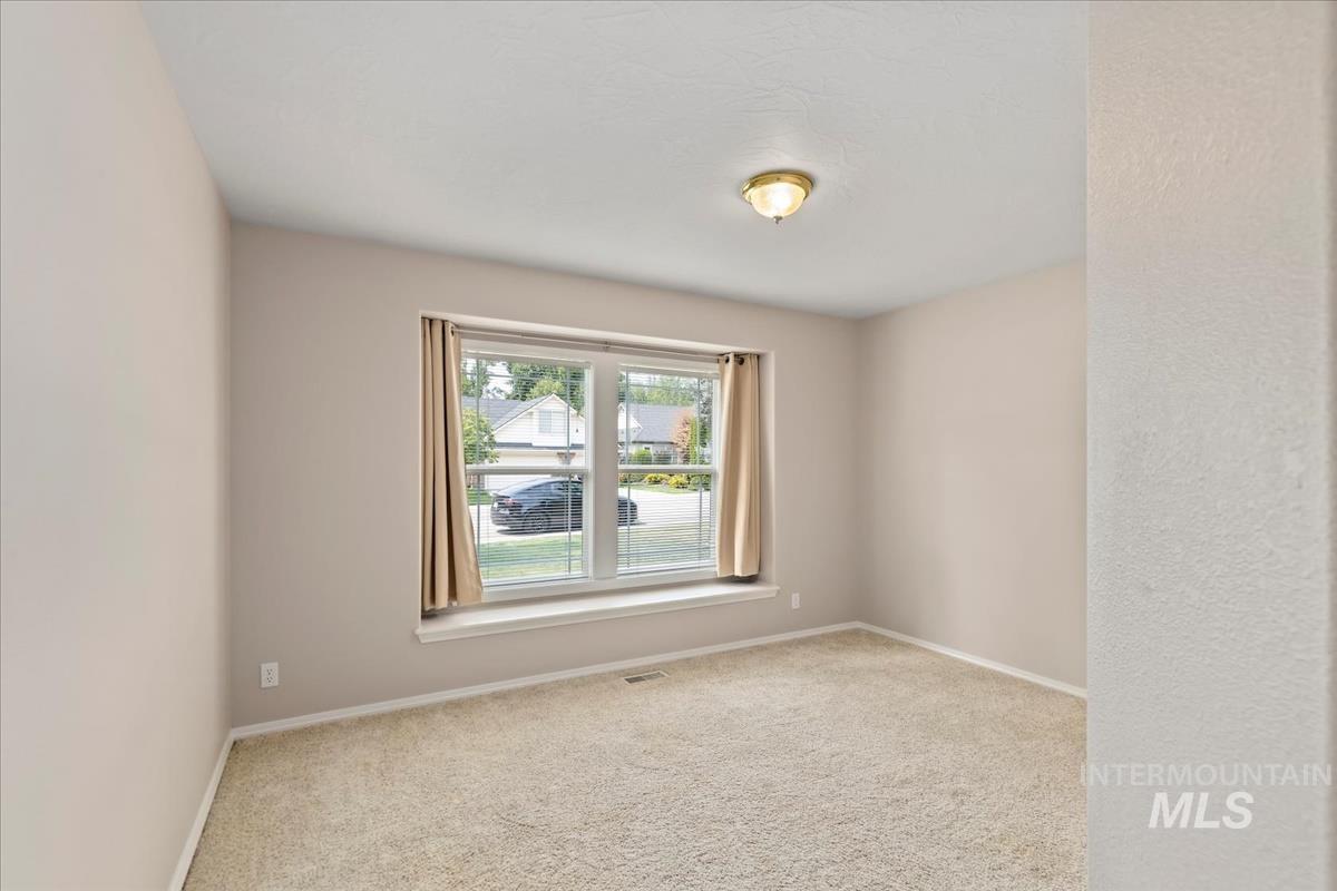 1546 N Prestwick Way