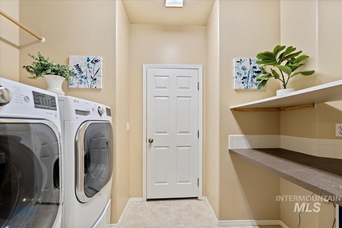 1546 N Prestwick Way