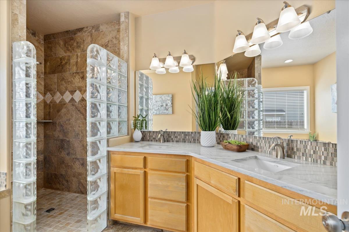 1546 N Prestwick Way