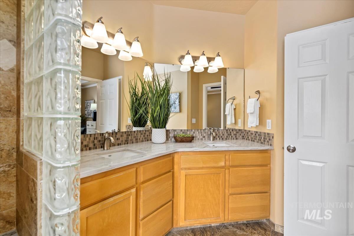 1546 N Prestwick Way