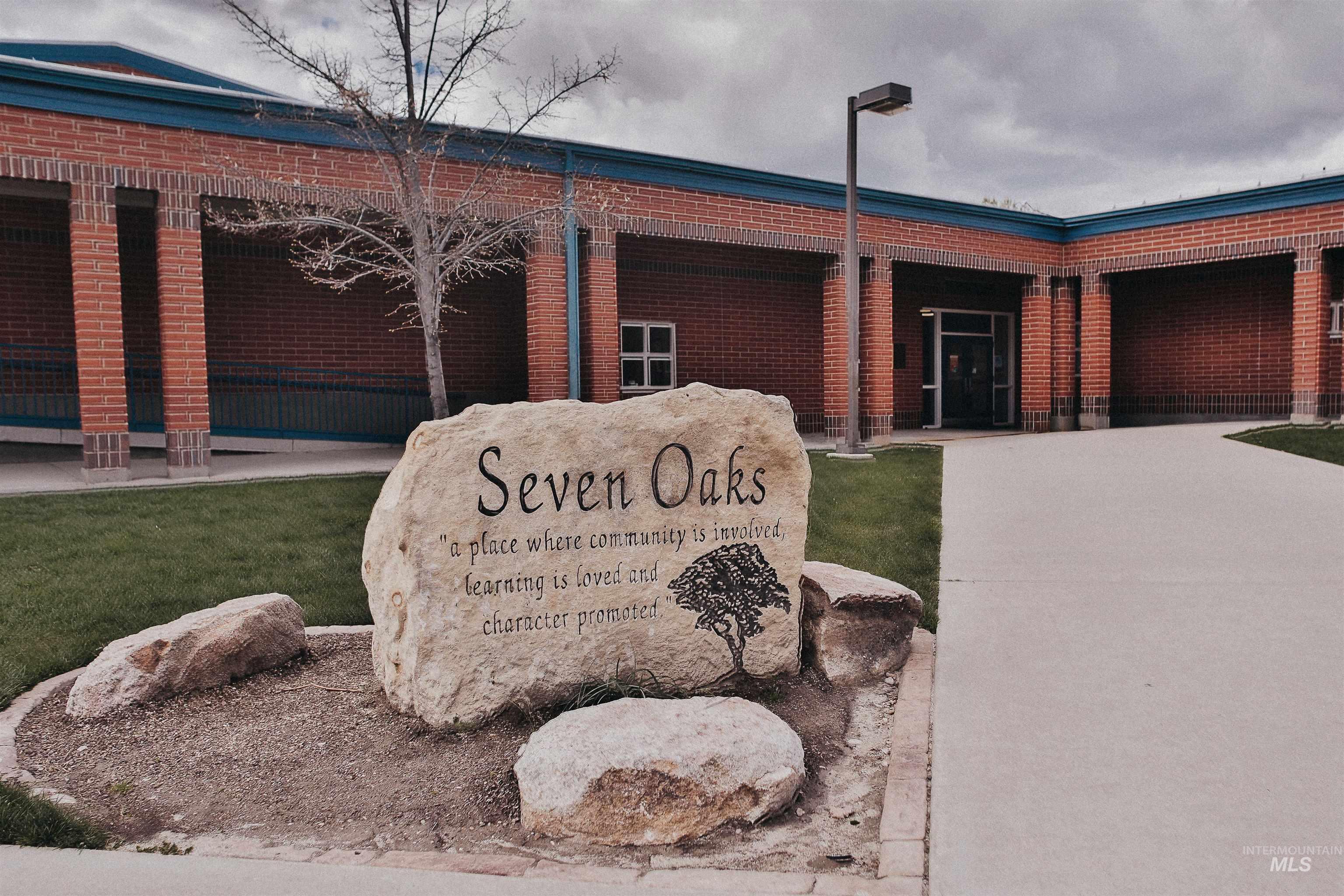 1546 N Prestwick Way