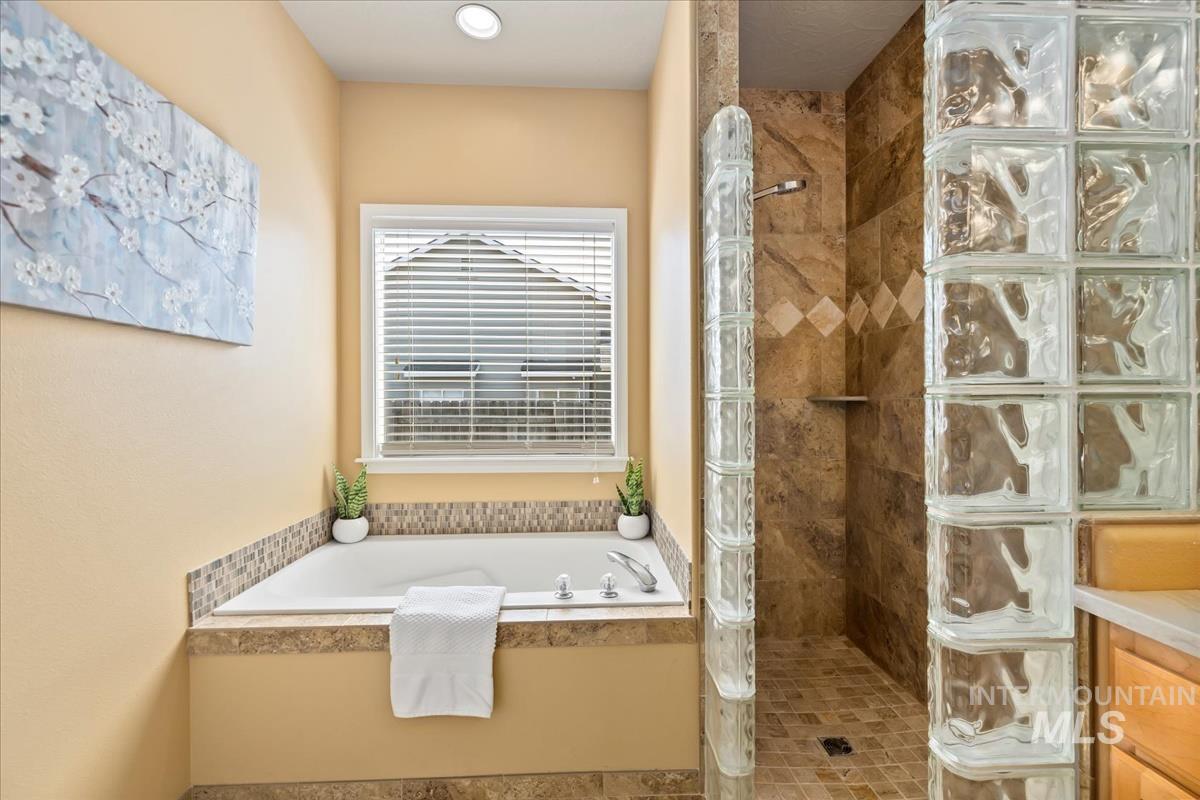 1546 N Prestwick Way