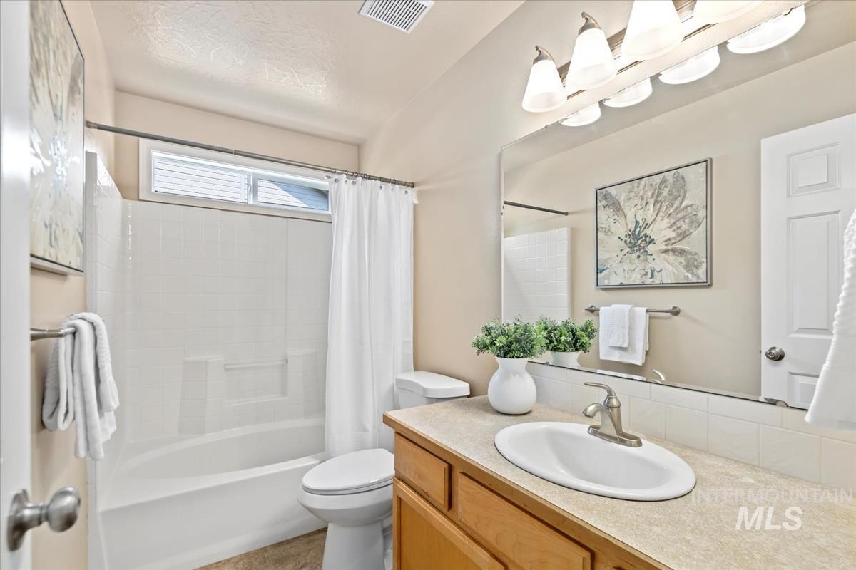 1546 N Prestwick Way