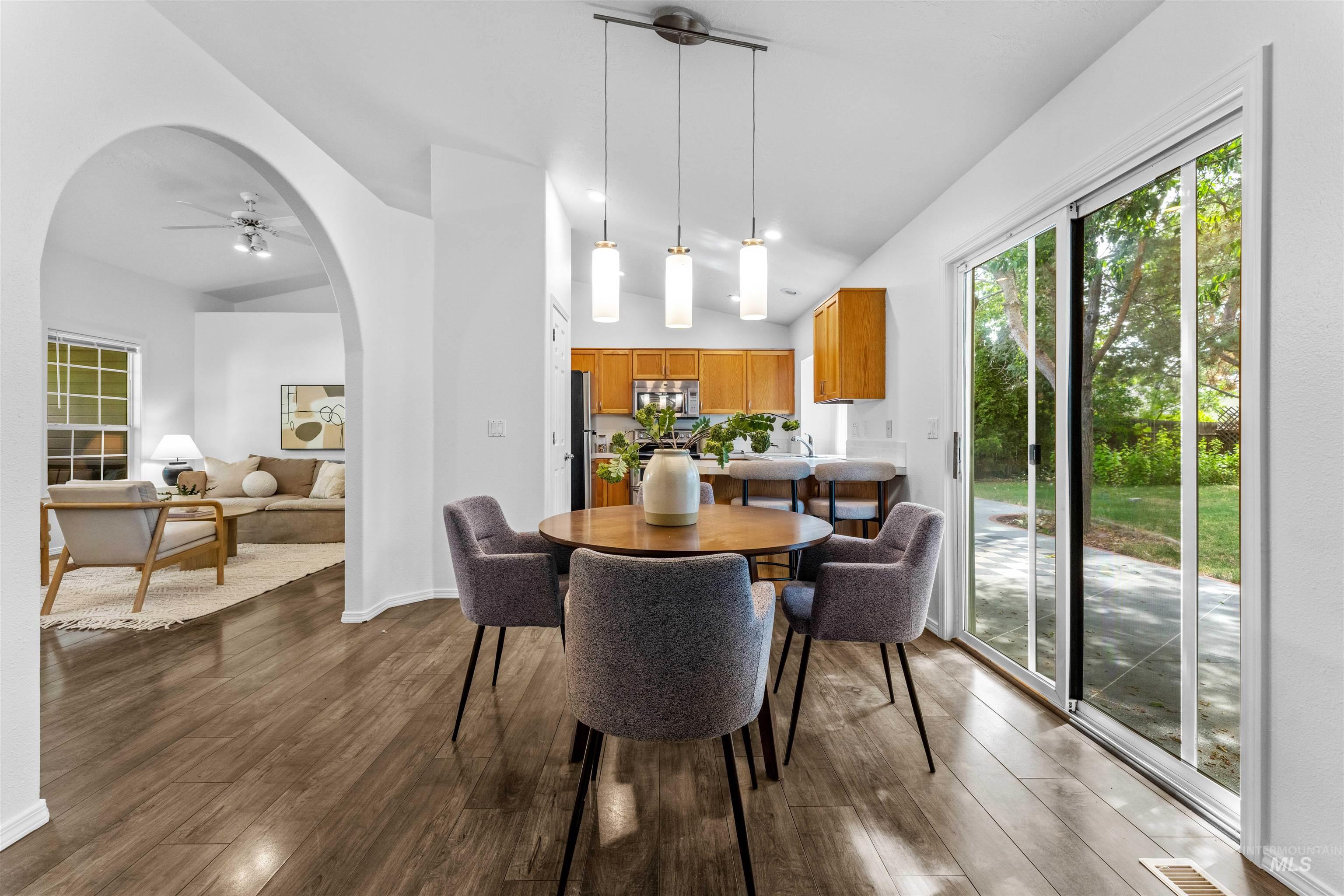 4401 S Falconrest Way