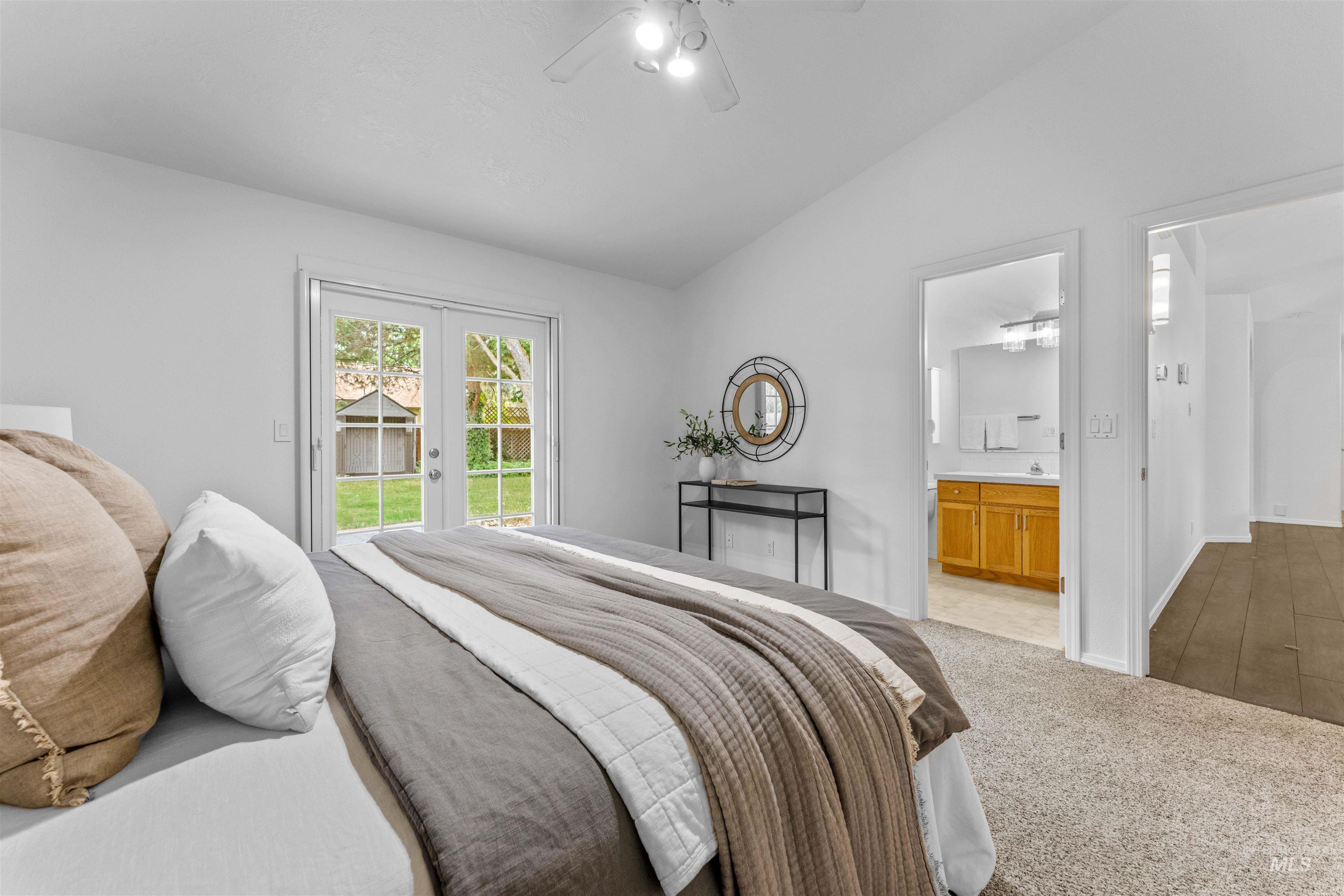 4401 S Falconrest Way