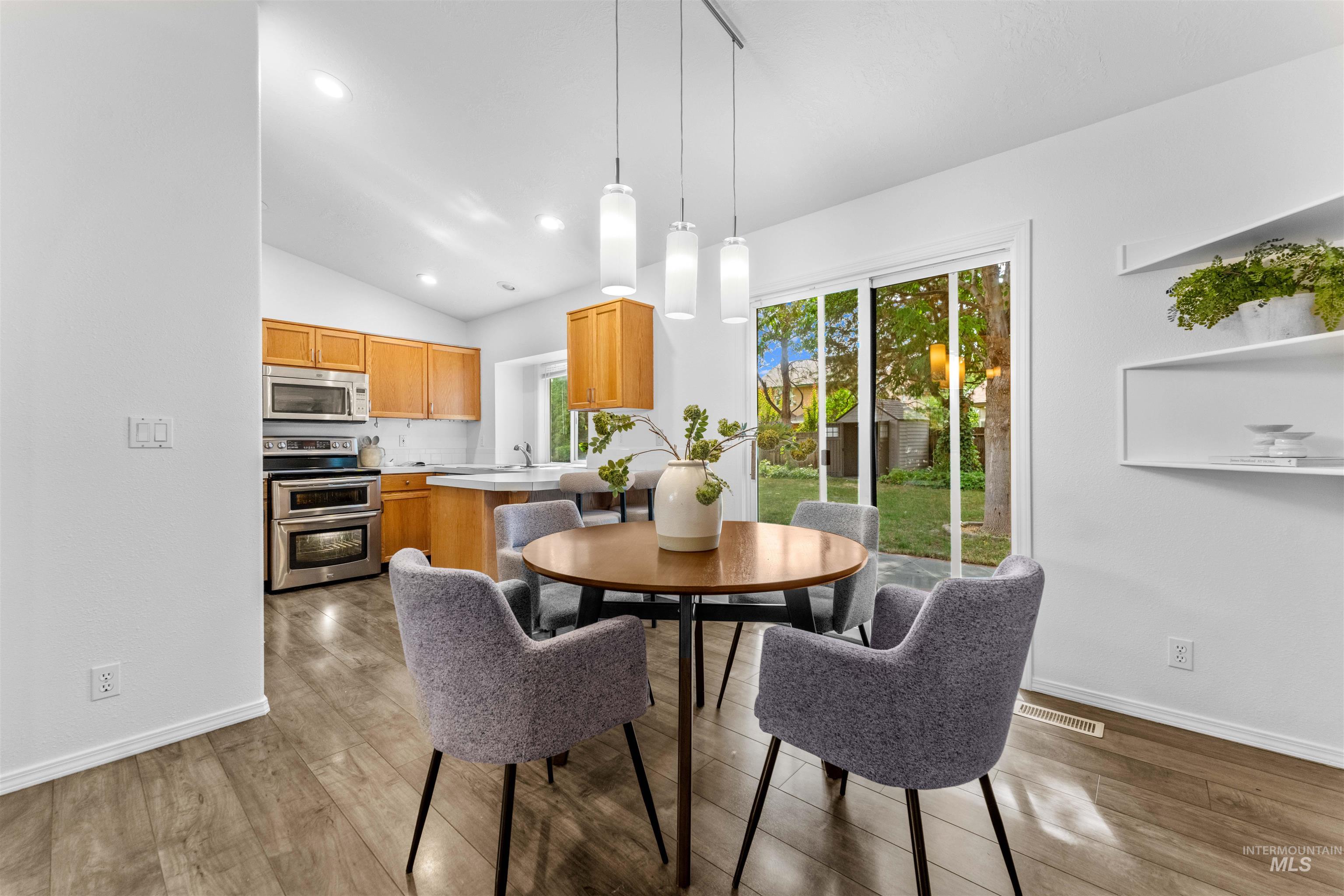 4401 S Falconrest Way