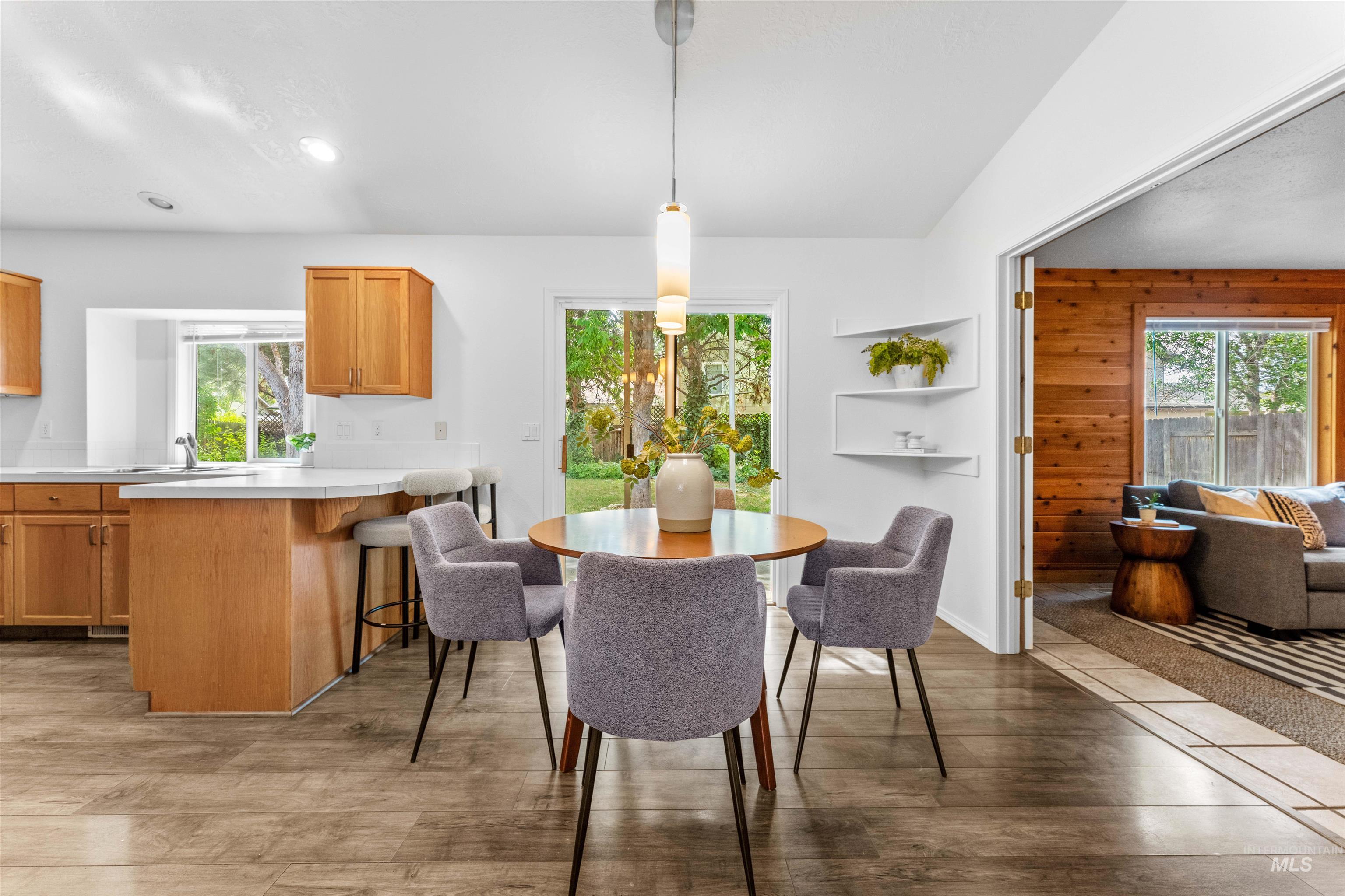 4401 S Falconrest Way