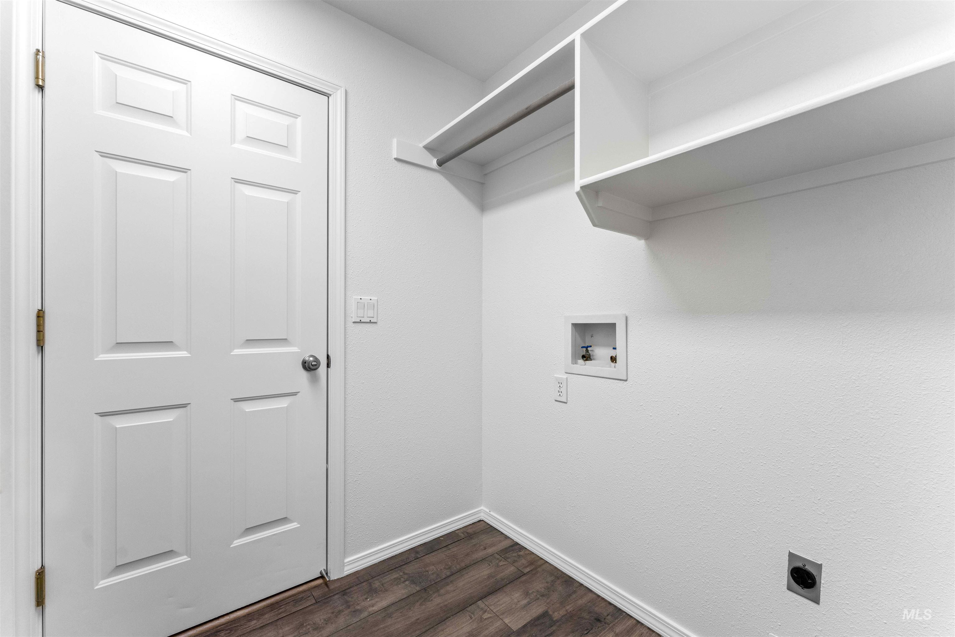 4401 S Falconrest Way