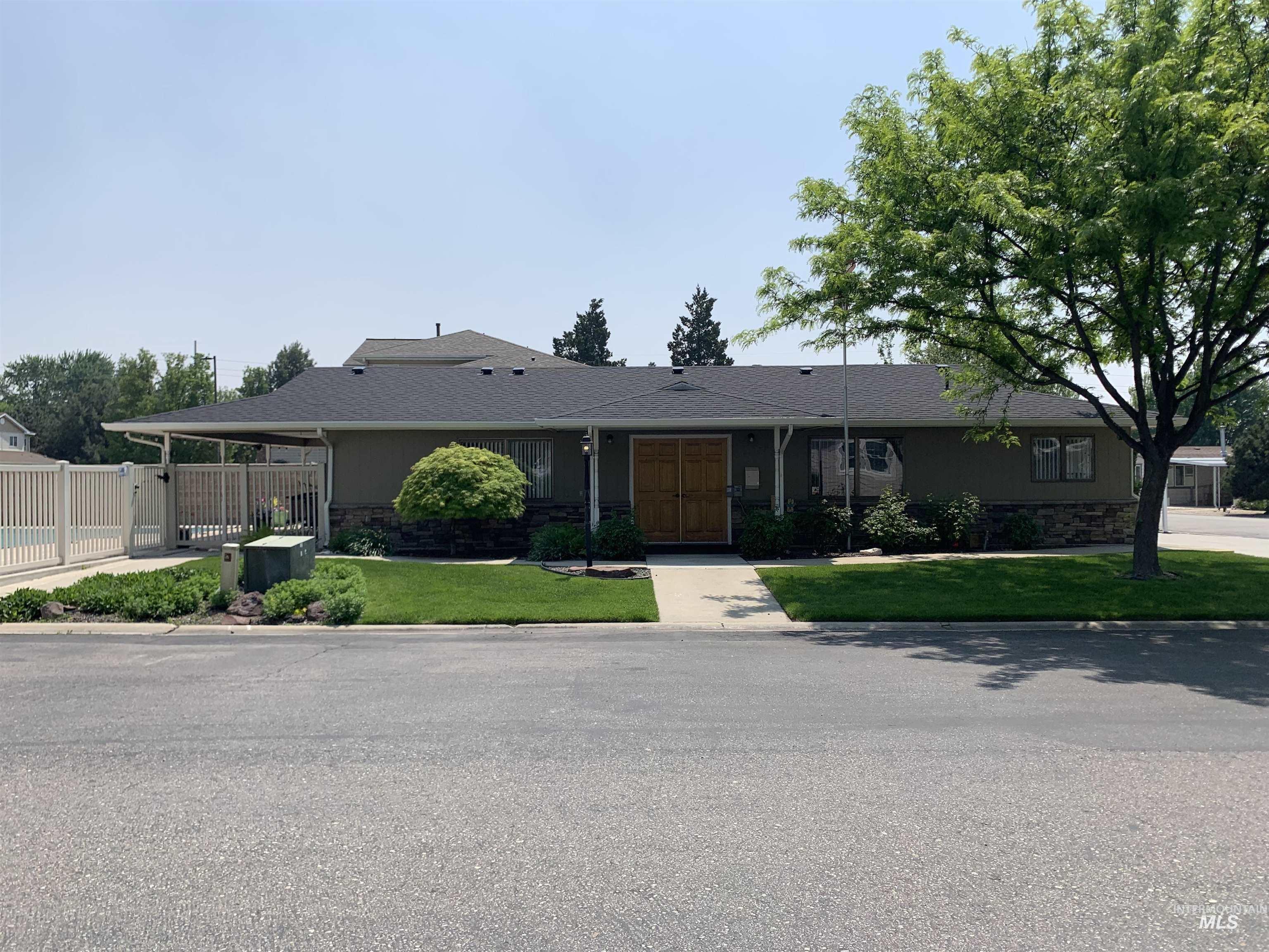 9390 W Ustick Rd Unit: 18