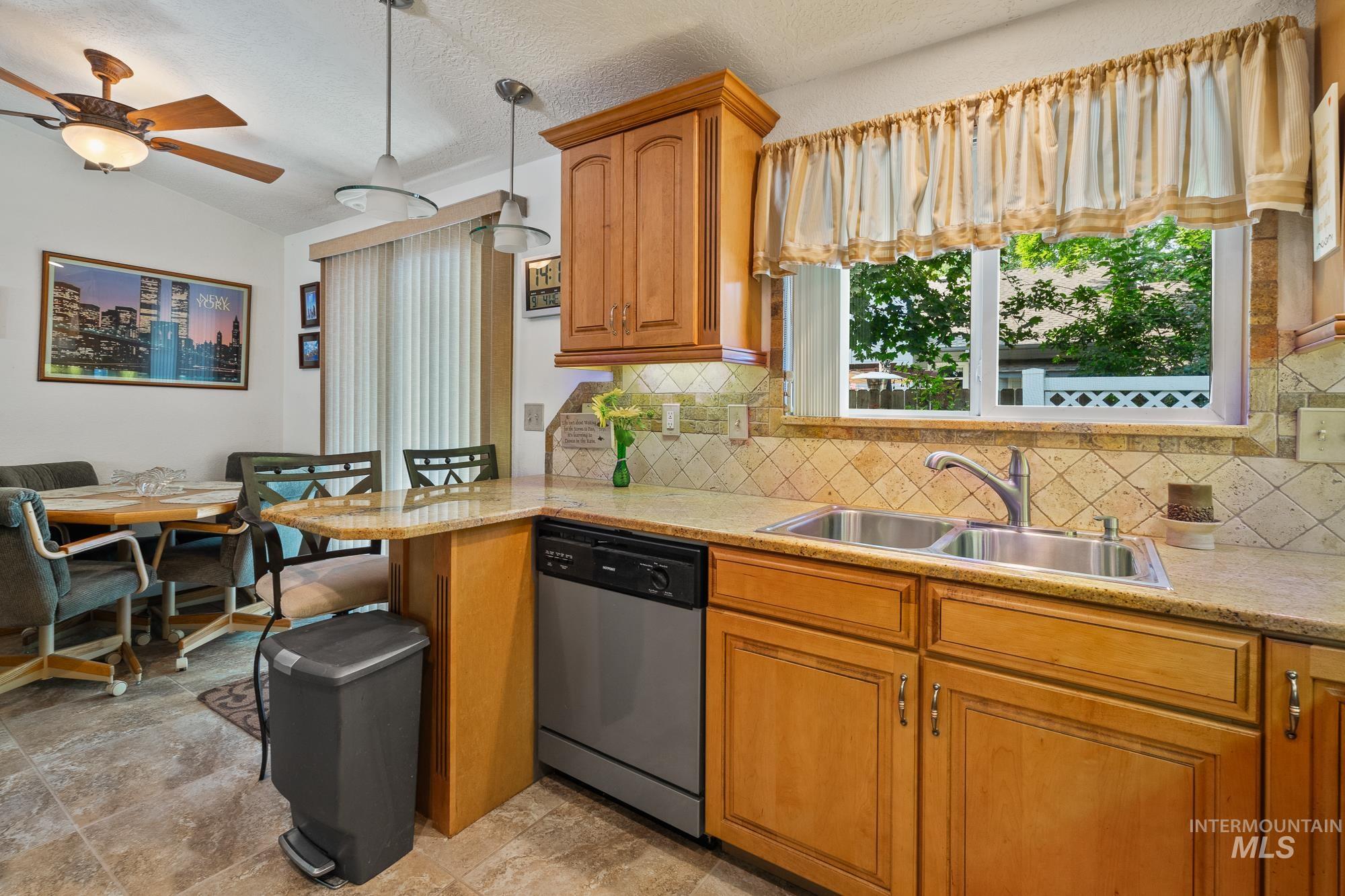4195 N Cambria Ln