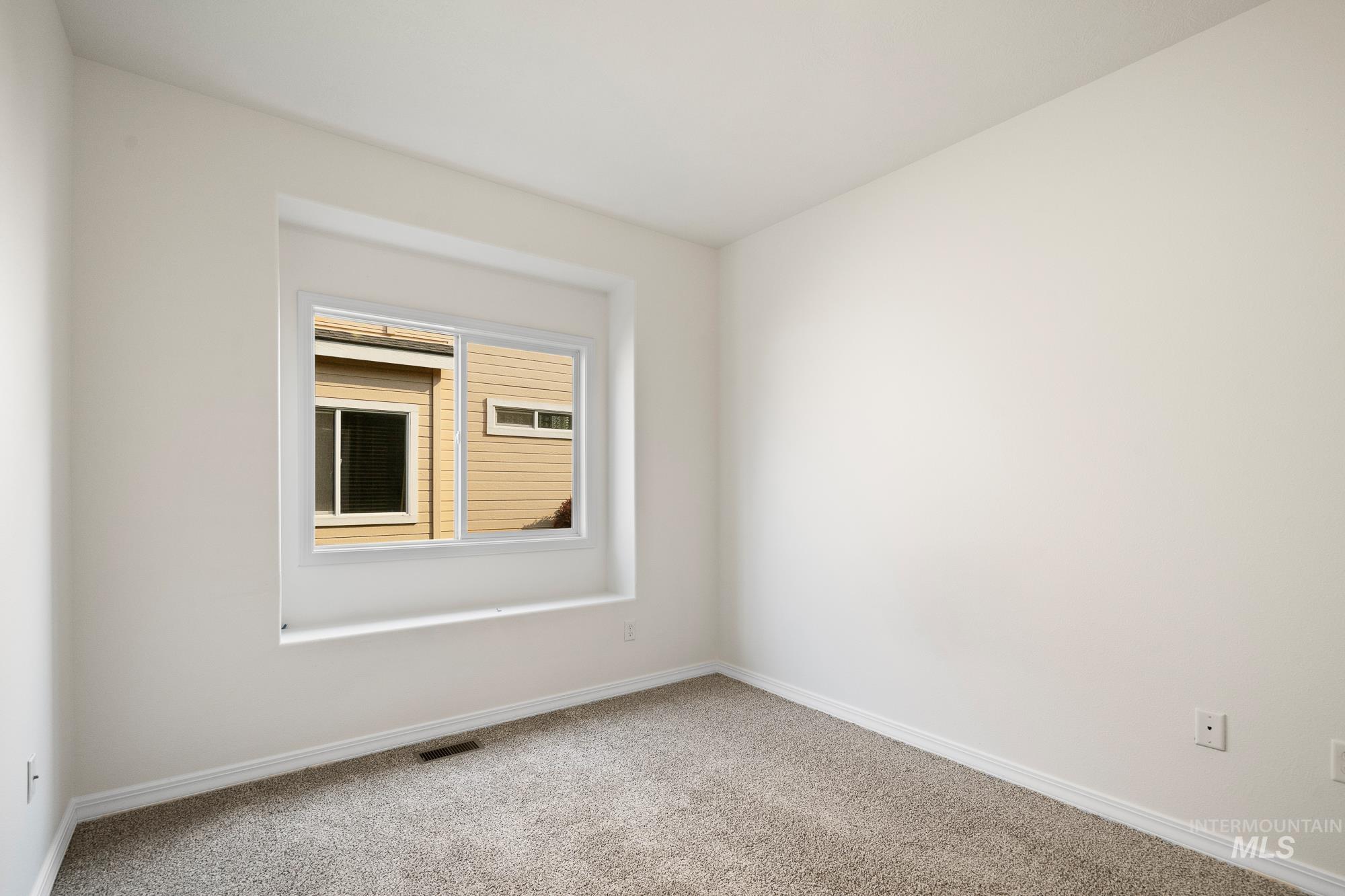 1631 W Lonesome Dove