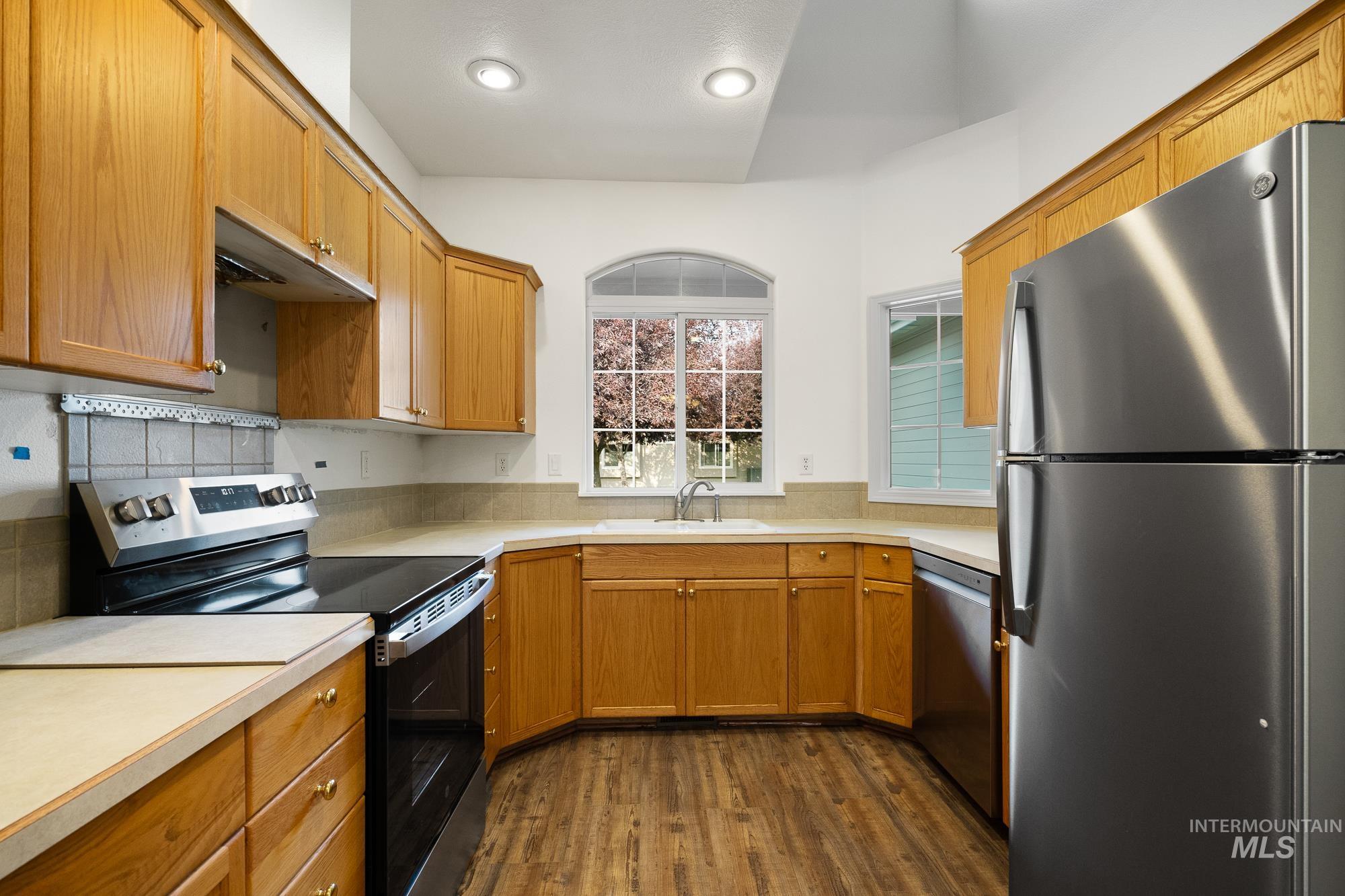 1631 W Lonesome Dove